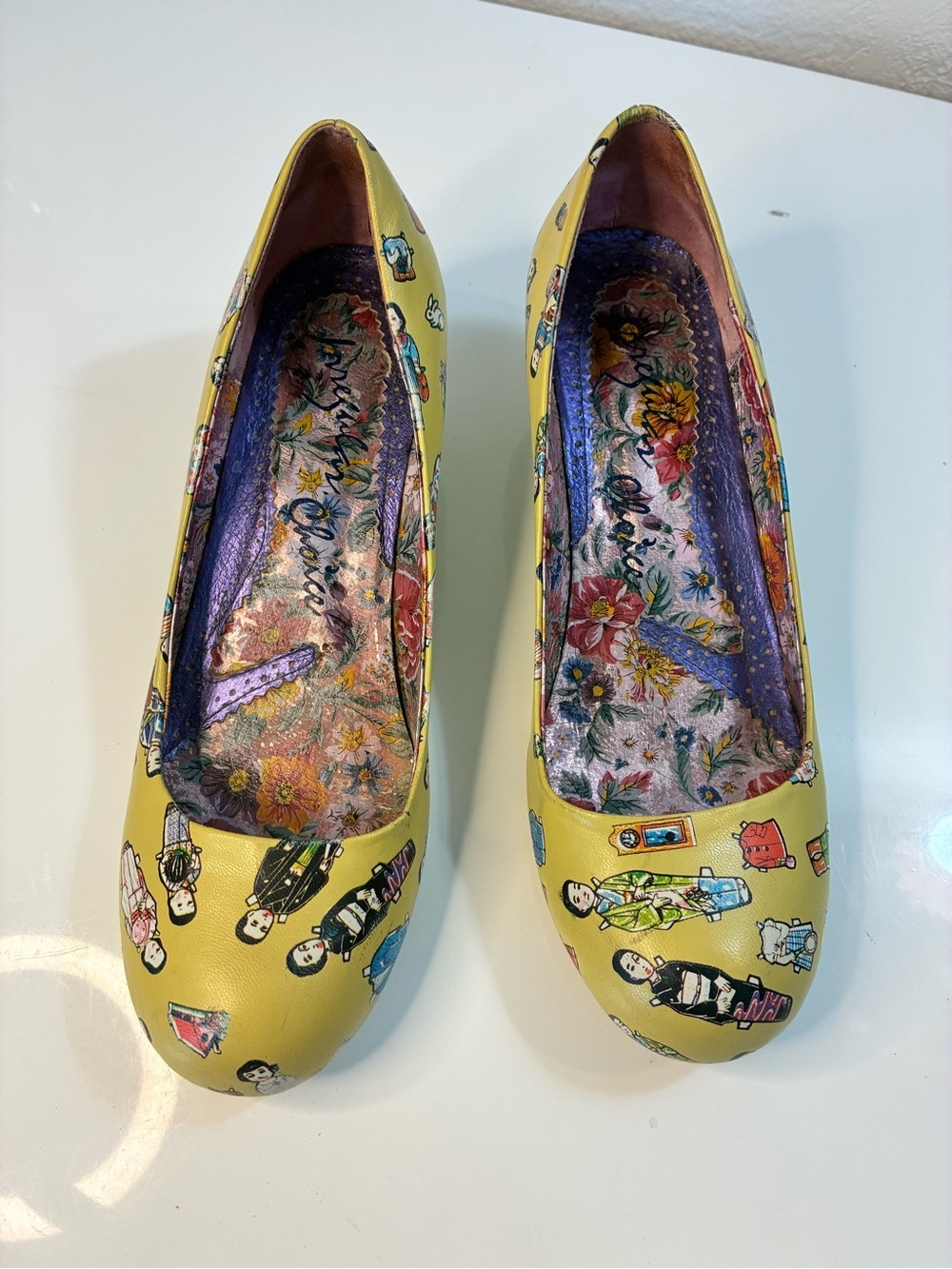 Irregular Choice 40.5 Yellow Printed Kitten Heel Pumps w/Asain Paper Dolls READ